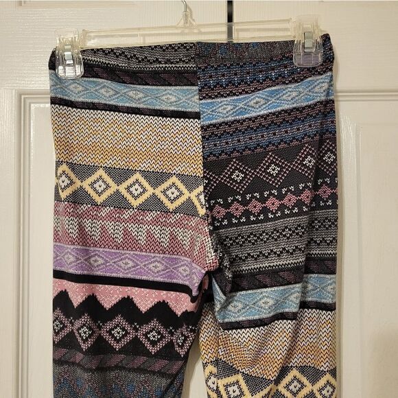 Multi-colored Aztec design leggings - Picture 5 of 5